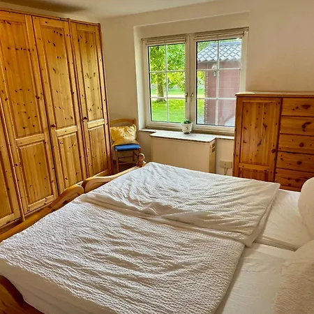 Haus Deichschaf بيت للعطل *